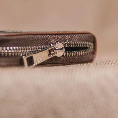 Royal Indian Peacock Motif Classic Zipper Metal Wallet
